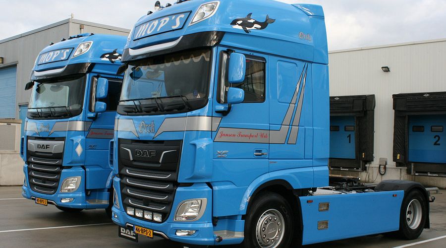 Jansen Logistics 2x DAF XF FTP met afneembare zijskirts